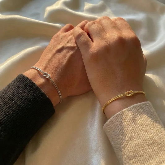Forever Knot Bracelet – Meaningful Gift for Couples, Best Friends & Family